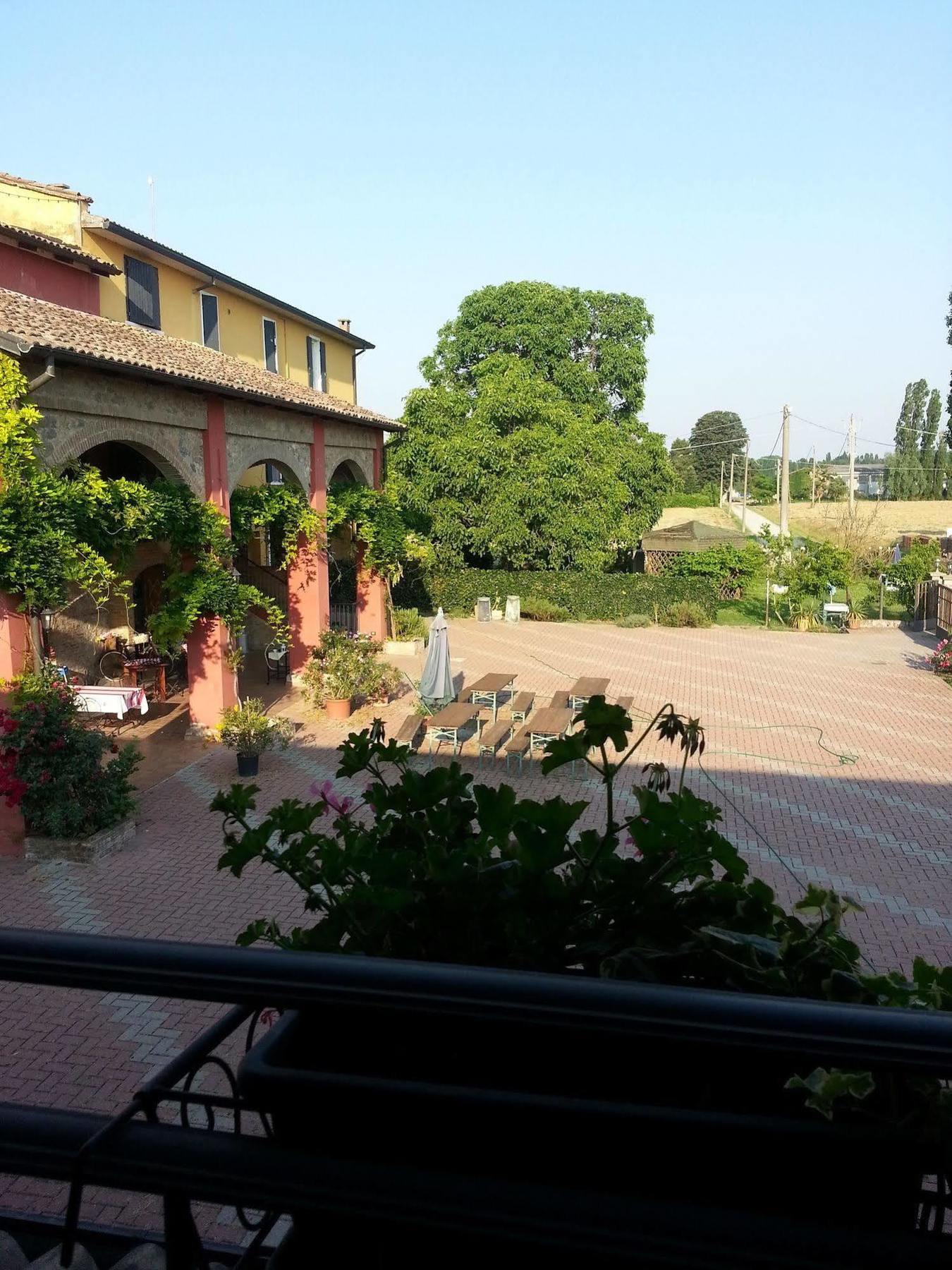 Agriturismo La Fattoria Del Boschetto Fontanellato Bagian luar foto